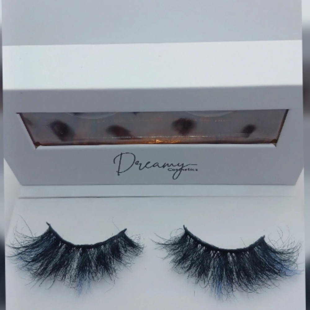 Lashes - Picture 3 of 3